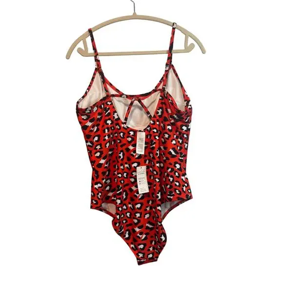 Cupshe Leopard Print V-Neck One-Piece Swimsuit - Picture 4 of 6
